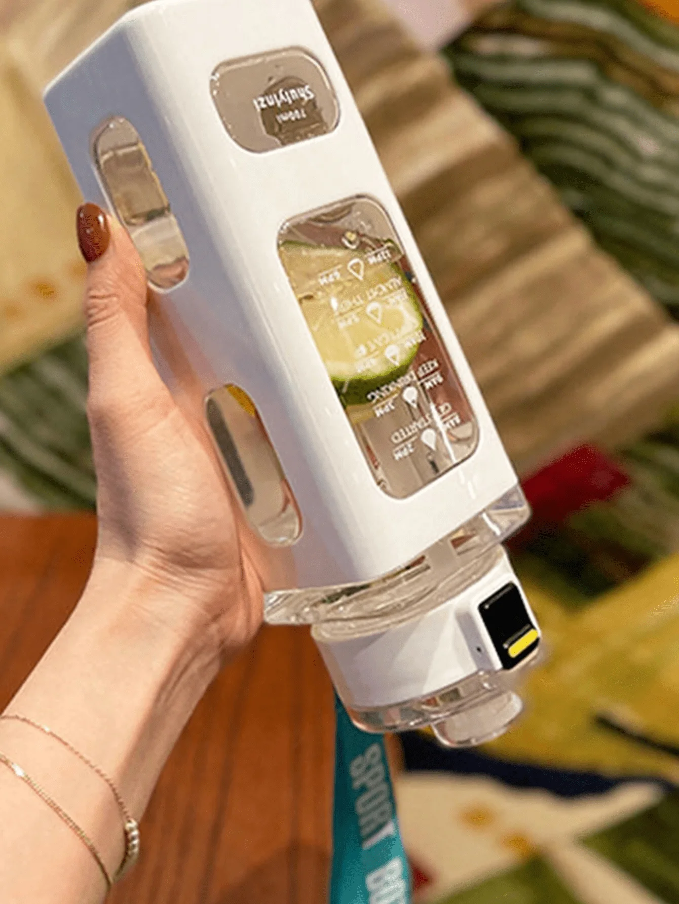 1 botella de agua deportiva blanca de 700 ml, taza para sorber port&aacute;til. &iexcl;Adecuado para deportes al aire libre, ciclismo y transporte!