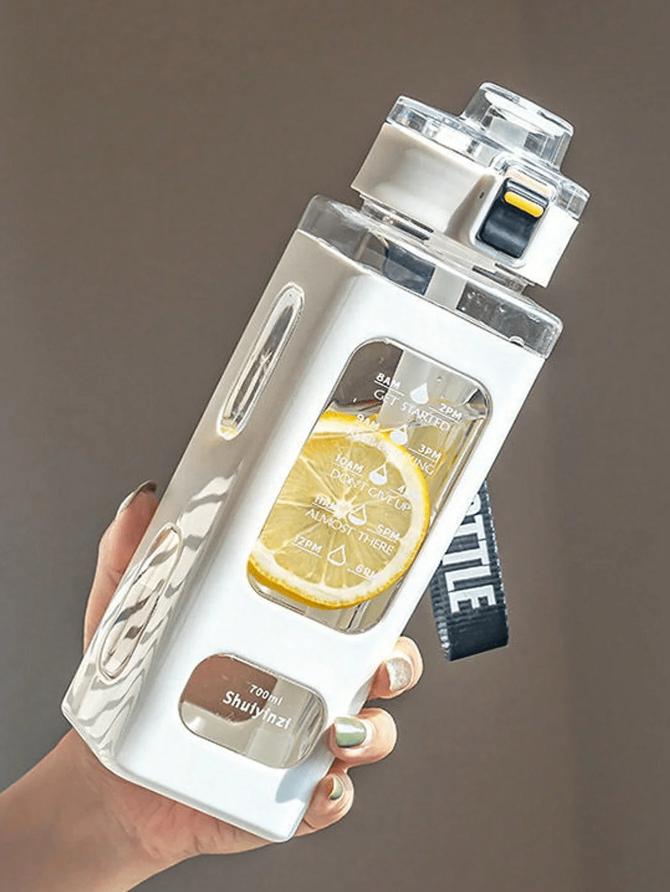 1 botella de agua deportiva blanca de 700 ml, taza para sorber port&aacute;til. &iexcl;Adecuado para deportes al aire libre, ciclismo y transporte!
