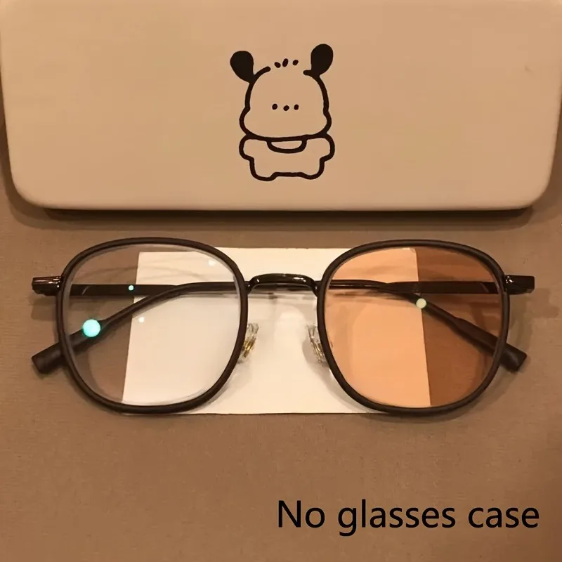 Los estudiantes unisex pueden combinar f&aacute;cilmente estos gafas transparentes poligonales de alta calidad que protegen contra la luz azul