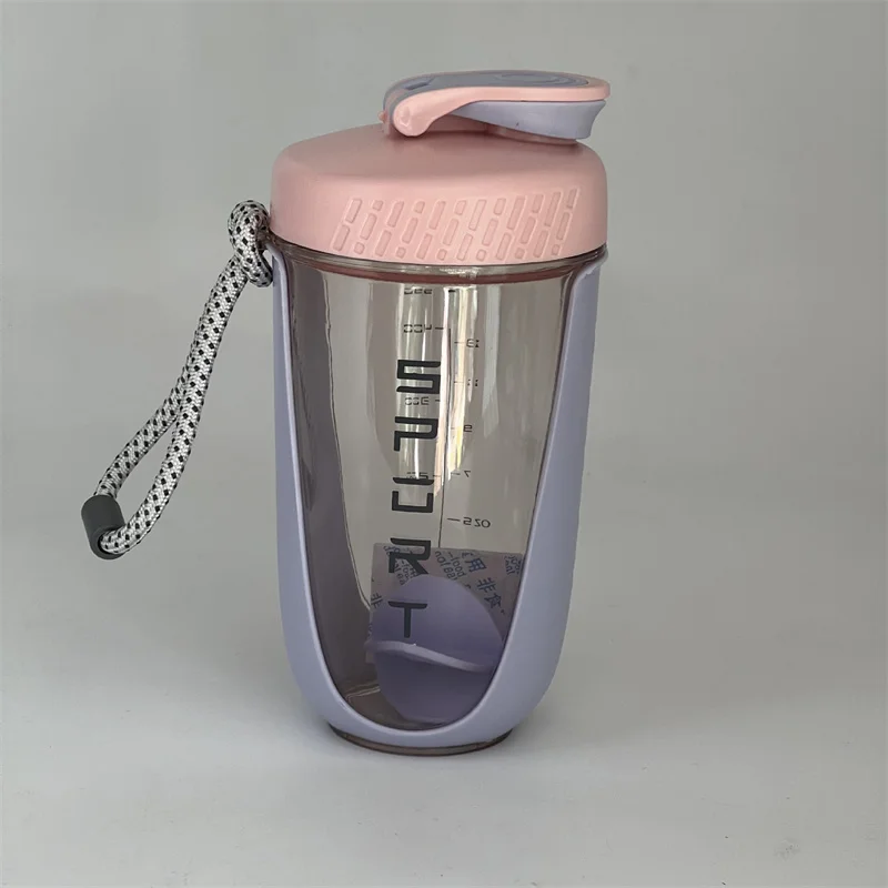 Botella coctelera de 600ML con bola de pl&aacute;stico, batidos de prote&iacute;nas de pl&aacute;stico sin BPA, a prueba de fugas para entrenamiento en polvo, gimnasio, botella de agua deportiva