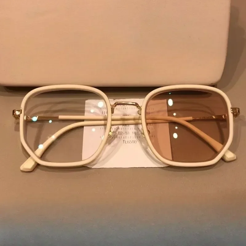 Gafas fotocrom&aacute;ticas para miop&iacute;a 0 ~ -400 Protecci&oacute;n UV autom&aacute;tica Un par de gafas con usos m&uacute;ltiples Estilos inteligentes de d&iacute;a y noche