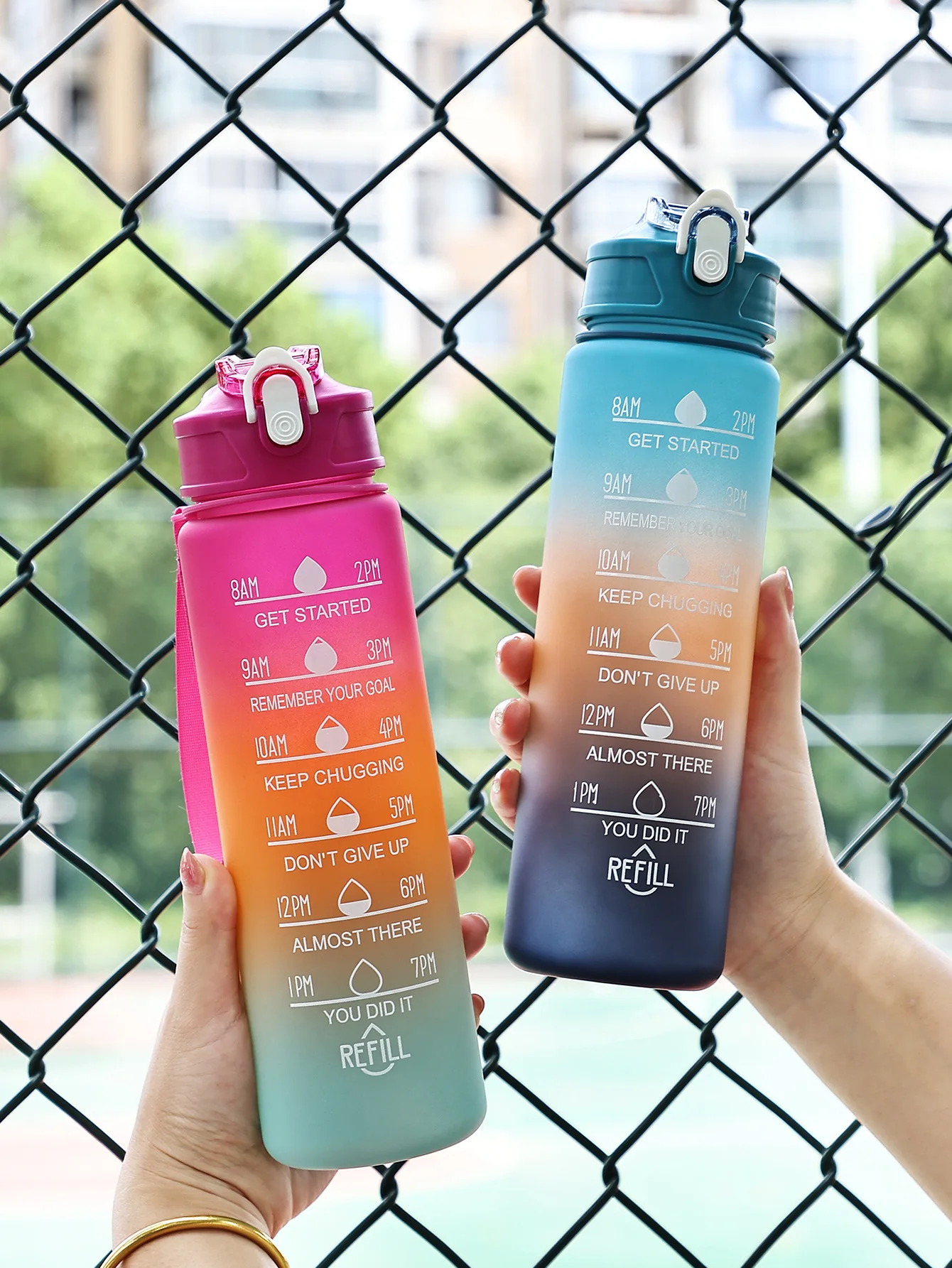 Botella de agua deportiva con pajita de seguimiento de tiempo, cubierta abatible con bloqueo a prueba de fugas para f&aacute;cil transporte, Ideal para aventuras al aire libre