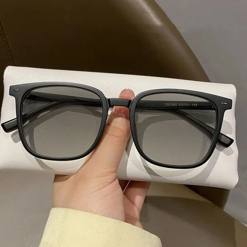 Gafas fotocrom&aacute;ticas 2 en 1 para hombre, gafas de sol con montura transparente cuadrada anti ultravioleta, gafas elegantes cl&aacute;sicas y sencillas a la moda