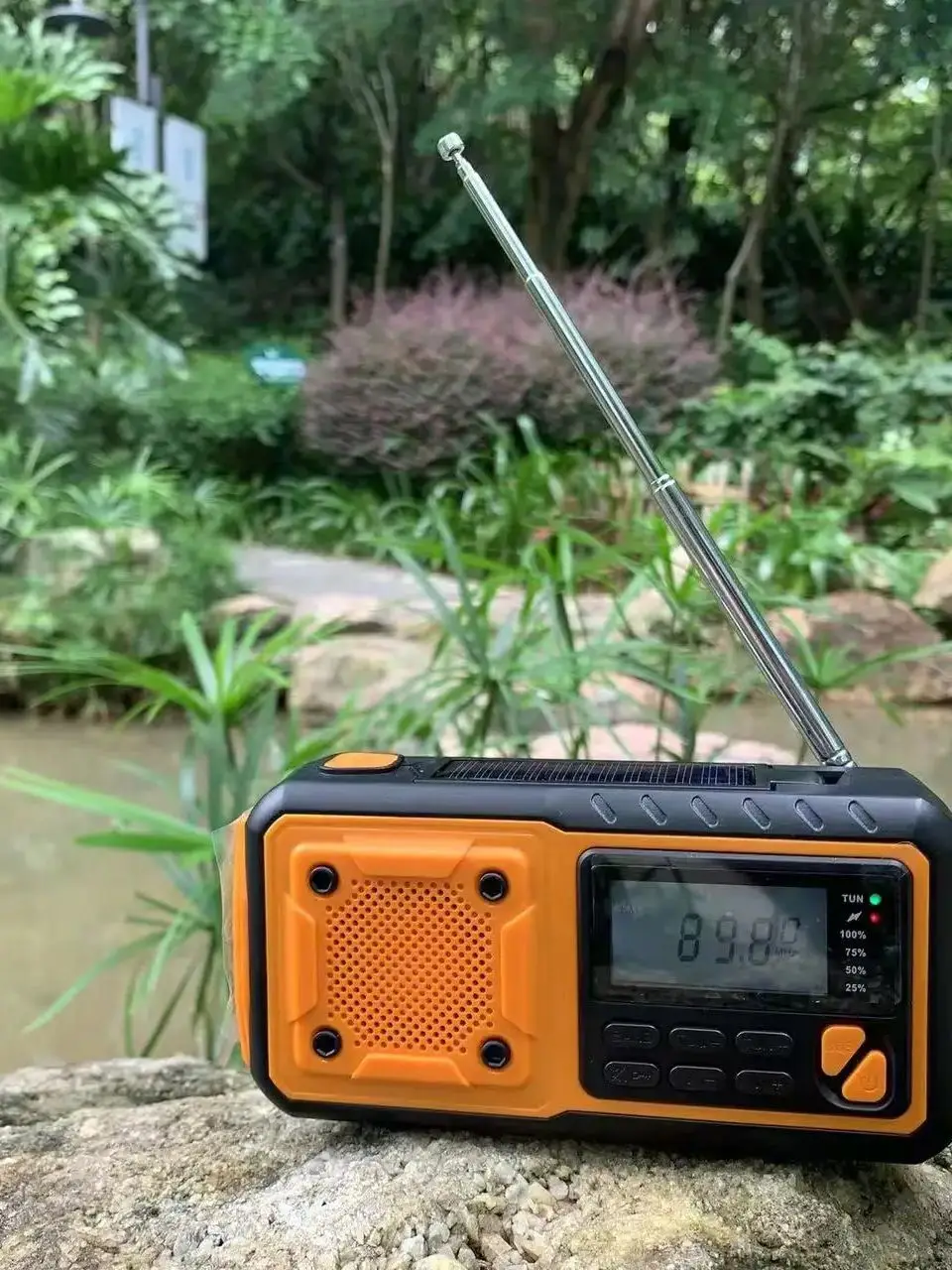 Radio Solar Port&aacute;til de Emergencia de 4000mAh con Manivela, Radio AM/FM Meteorol&oacute;gica, Linterna LED y Cargador de Tel&eacute;fono